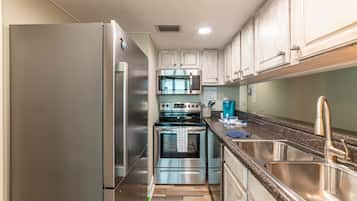 Fridge, microwave, stovetop, dishwasher