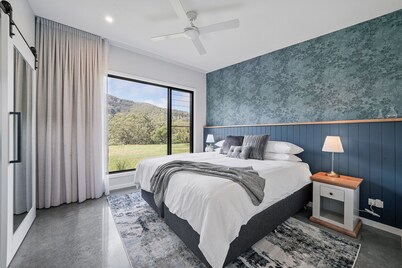 Eco-Luxe Villa  on 146 acres in Kangaroo Valley-breathtaking views,wild swimming