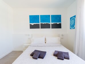 1 slaapkamer, een strijkplank/strijkijzer, reisbedje, gratis wifi