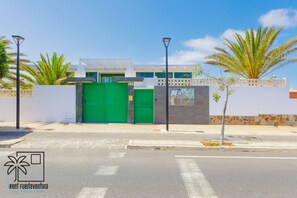 Unclassified image, 3 of 24, button - Ocean Pool View & WiFi by iRent Fuerteventura (Corralejo Playa)