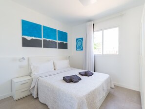 1 dormitorio, tabla de planchar con plancha, cuna de viaje y wifi gratis