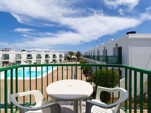 Outdoor dining - Desert Pool View & WiFi by iRent Fuerteventura (Corralejo Playa)