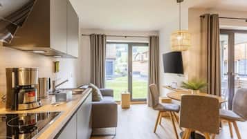Kühlschrank, Ofen, Geschirrspüler, Kochgeschirr/Geschirr/Besteck