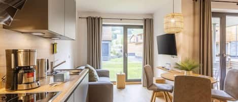 Refrigerador, horno, lavavajillas y utensilios de cocina