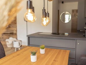 Kjøleskap, ovn, oppvaskmaskin og brødrister