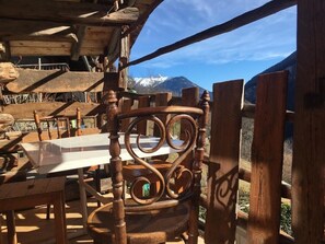 تناول الطعام بالخارج