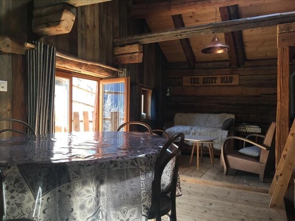 المنشأة من الداخل