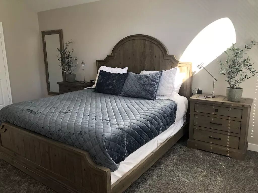 4 bedrooms, iron/ironing board, travel crib, free WiFi