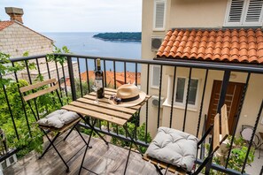 Phòng đôi (Premium Double Room with Balcony) | Ban công