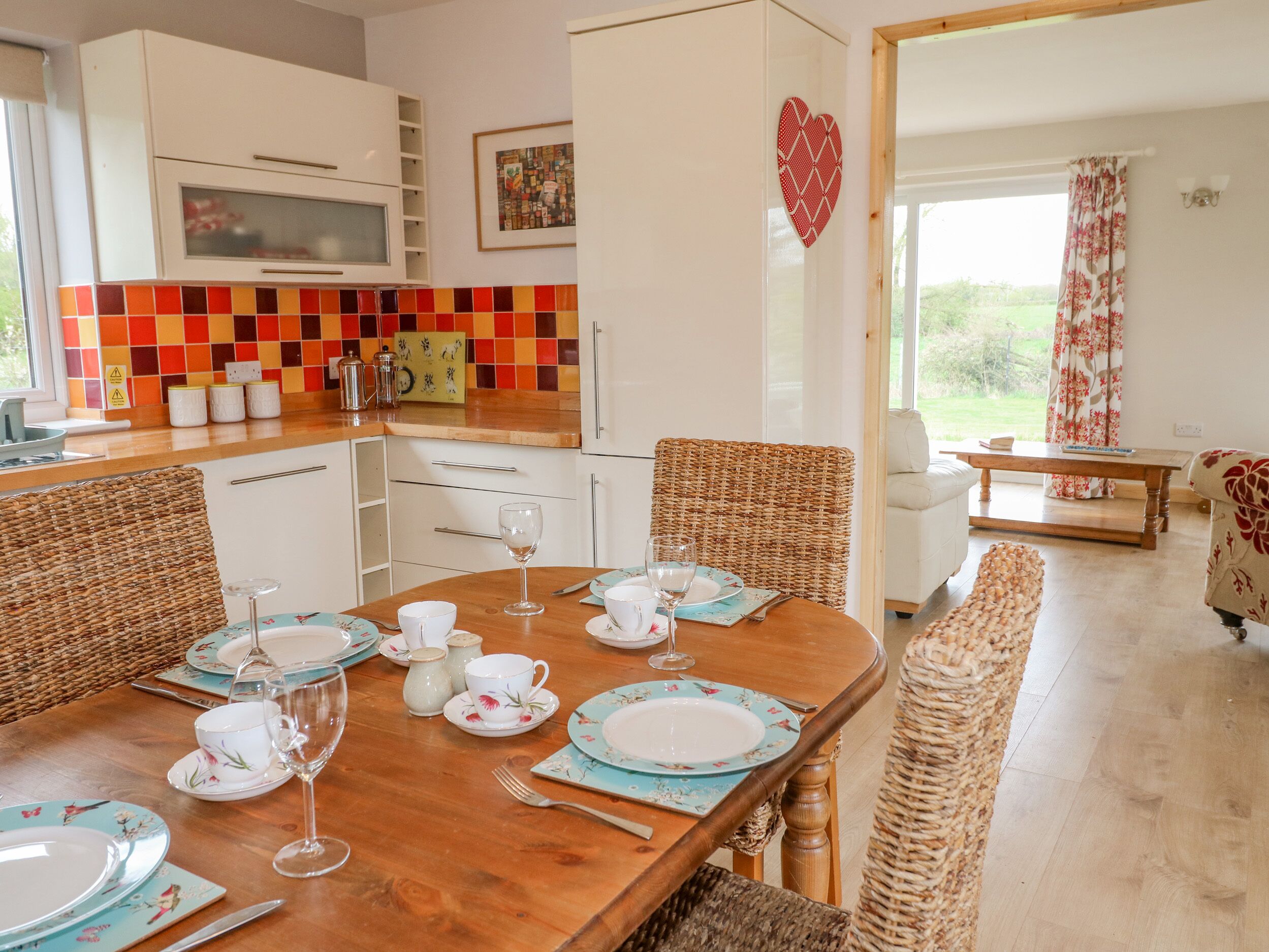 Cottage | Private kitchen | Fridge, dishwasher, electric kettle, toaster