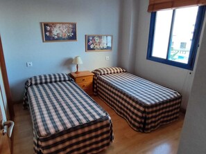 1 bedroom, iron/ironing board, bed sheets - Apartment with sea views (Isla Cristina)