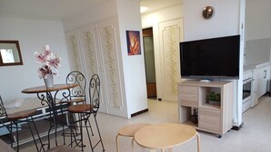 Living area - Studio in Balaruc-les-Bains with air conditioning and pets allowed (Balaruc-les-Bains)