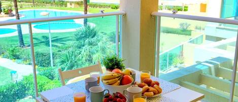 屋外ダイニングエリア