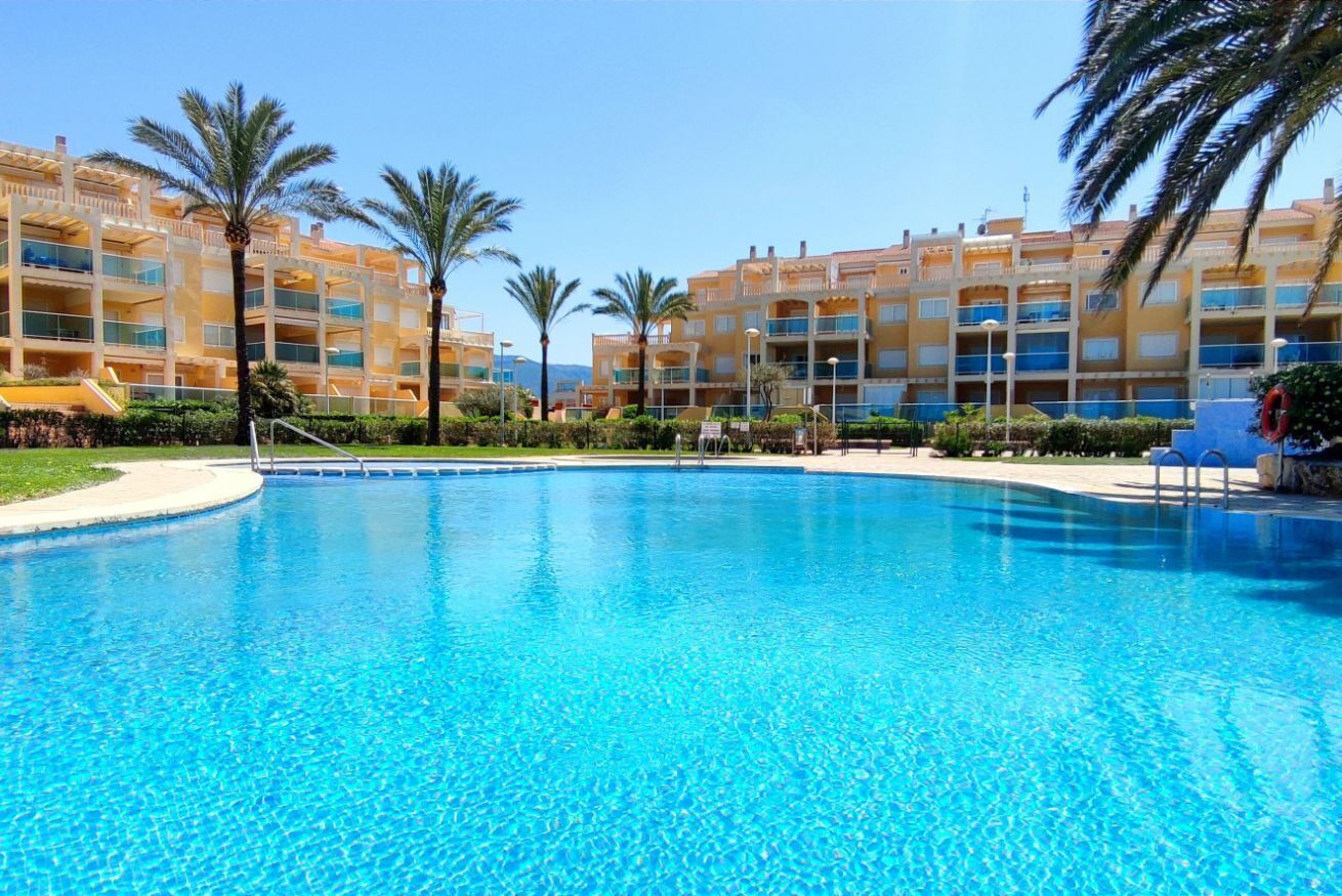 Een verwarmd zwembad