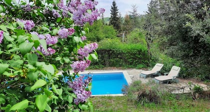 â
Suite B&B 2 chambres â
WIFI et TV connectĂ©e â
piscine et spa â
petit déjeuner inclus