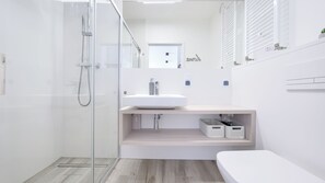 Apartamento (38) | Banheiro | Chuveiro, toalhas de banho