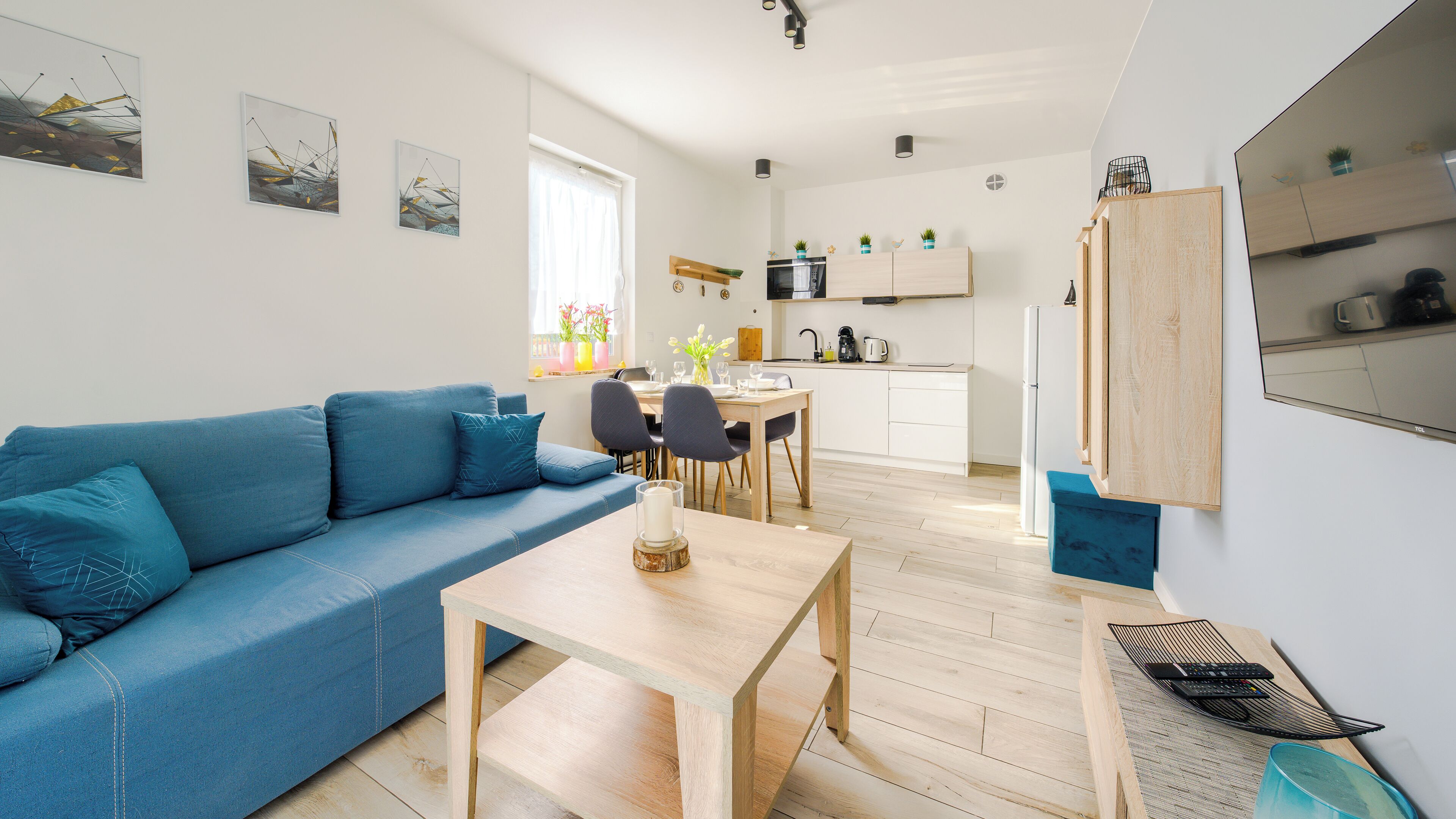 Appartement (10) | Aire de séjour | Téléviseur au plasma de 30 po avec télévision numérique, téléviseur