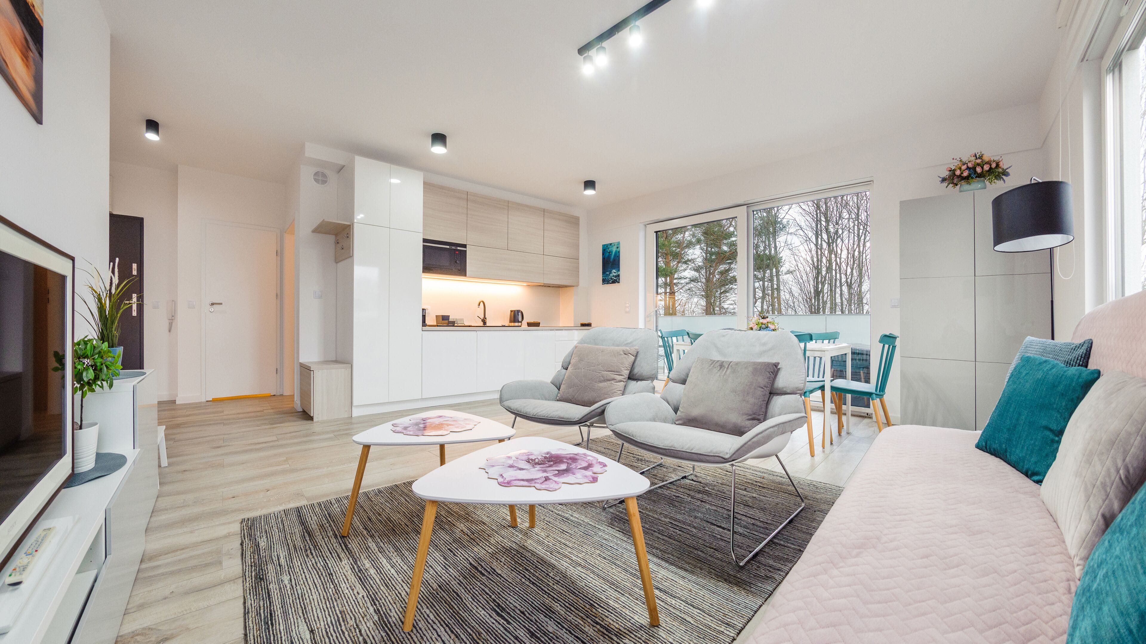 Apartment (25) | Private kitchenette | Fridge, stovetop, electric kettle, cookware/dishes/utensils