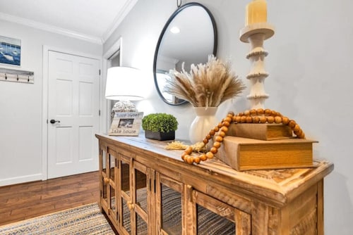 Hickory Dickory Dock - Nashville Lakefront Family Retreat