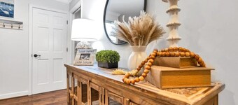 Hickory Dickory Dock - Nashville Lakefront Family Retreat