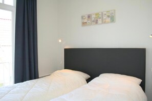 2 bedrooms, iron/ironing board, free WiFi