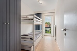 2 bedrooms, iron/ironing board, free WiFi