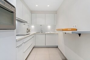 Refrigerador, horno, parrilla de estufa y lavavajillas