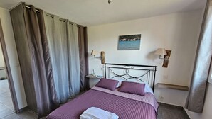 2 bedrooms, bed sheets