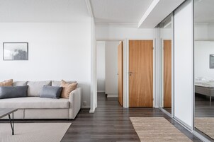 Deluxe Apartment | Living area | 43-inch flat-screen TV with cable channels, TV