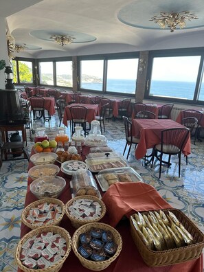 Tägliches inbegriffenes großes Frühstück