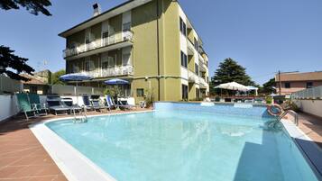 Classic Triple Room | Terrace/patio