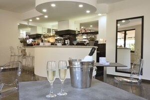 Bar (en el alojamiento)