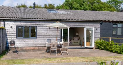 Edward's Cottage - Beautiful Family Property in Rural Hampshire