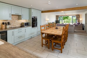 Interior - Edward's Cottage - Beautiful Family Property in Rural Hampshire (Petersfield)