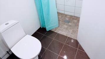 Douche, serviettes fournies
