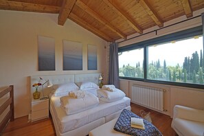 8 bedrooms, in-room safe, iron/ironing board, free WiFi