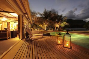 حمّام سباحة خارجي