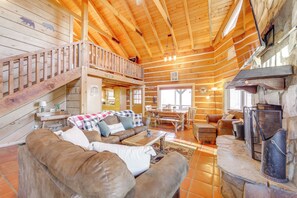 TV, fireplace, video games, books - True Log Cabin w/ Game Room, Year-Round Views (Waynesville)