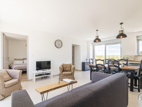 Single-storey house with enclosed garden and parking near Mont St-Michel