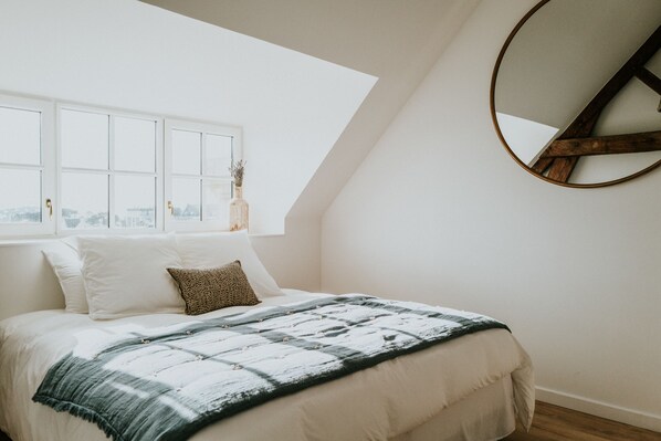 Chambre | Literie de qualité, système d’insonorisation, lit de bébé portatif