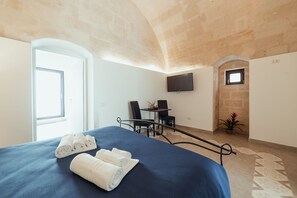 Family Room | Living area | 32-inch LED TV with digital channels, TV - Villino Tortorelli con parcheggio (Matera)