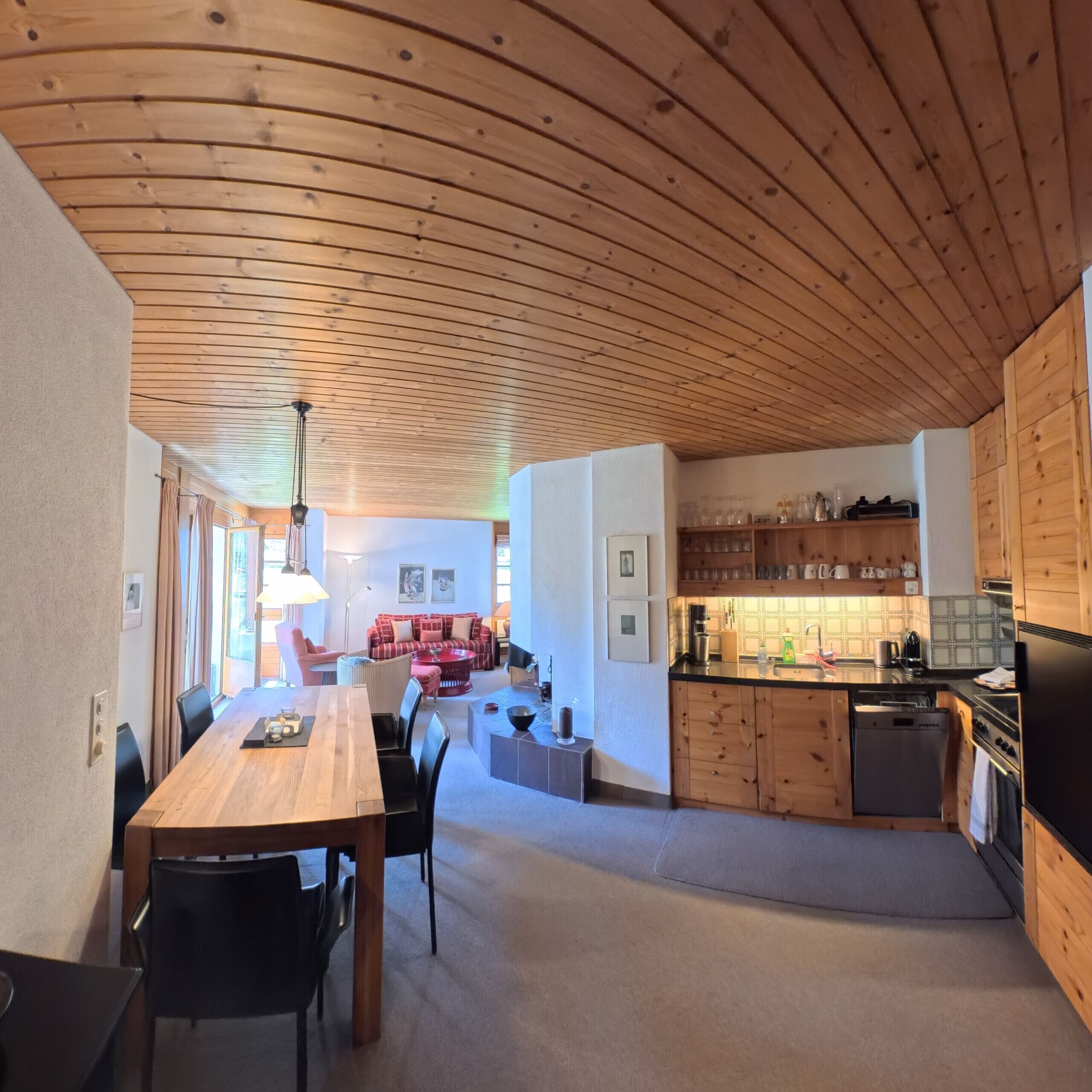 Kylskåp, ugn, diskmaskin och kaffe- och tebryggare