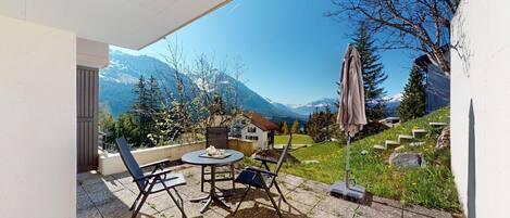 تناول الطعام بالخارج