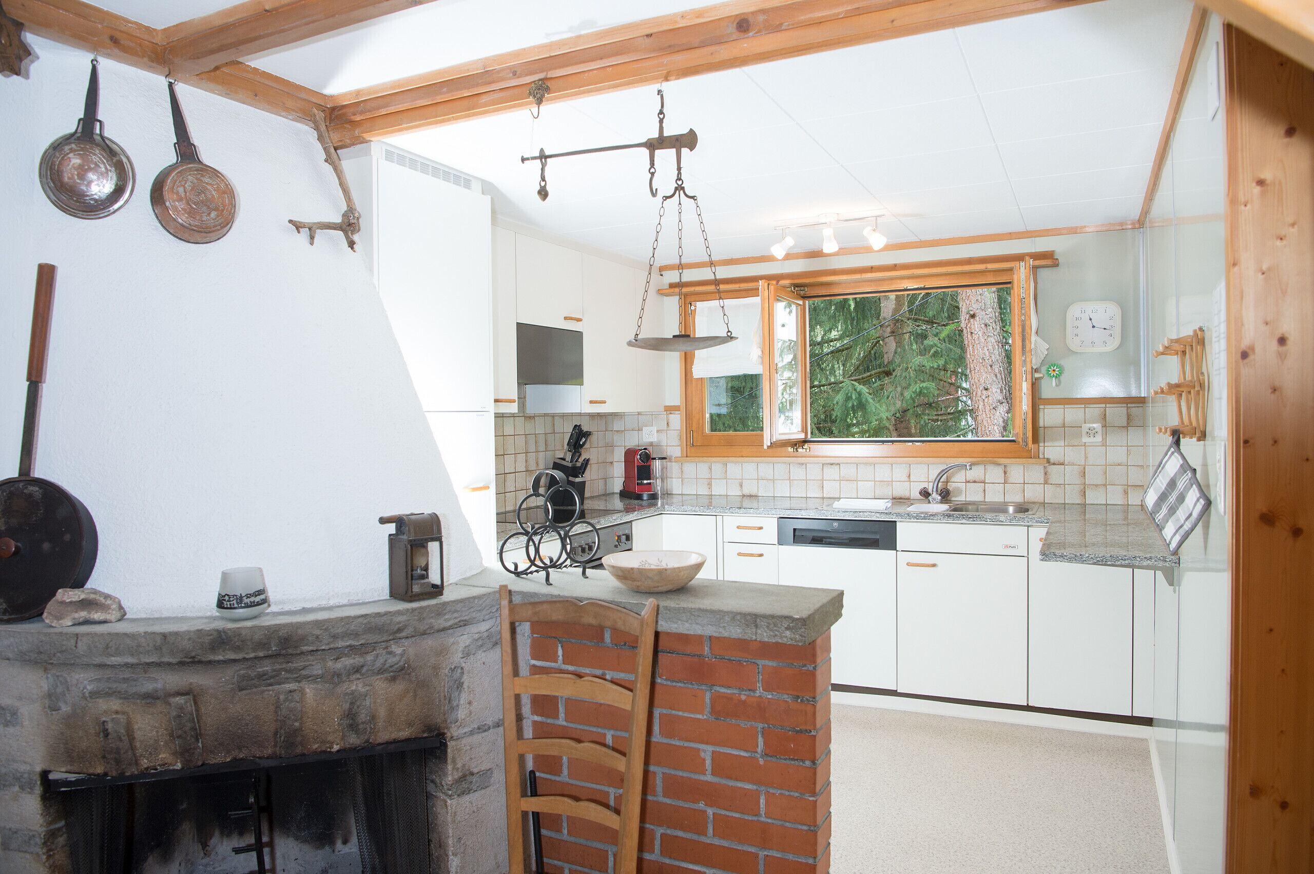 Fridge, oven, dishwasher, coffee/tea maker