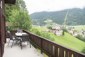 Outdoor dining - Large chalet with panoramic views (Churwalden)