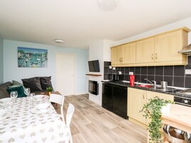 Mökki | Yksityinen keittiö | Jääkaappi, vedenkeitin, leivänpaahdin