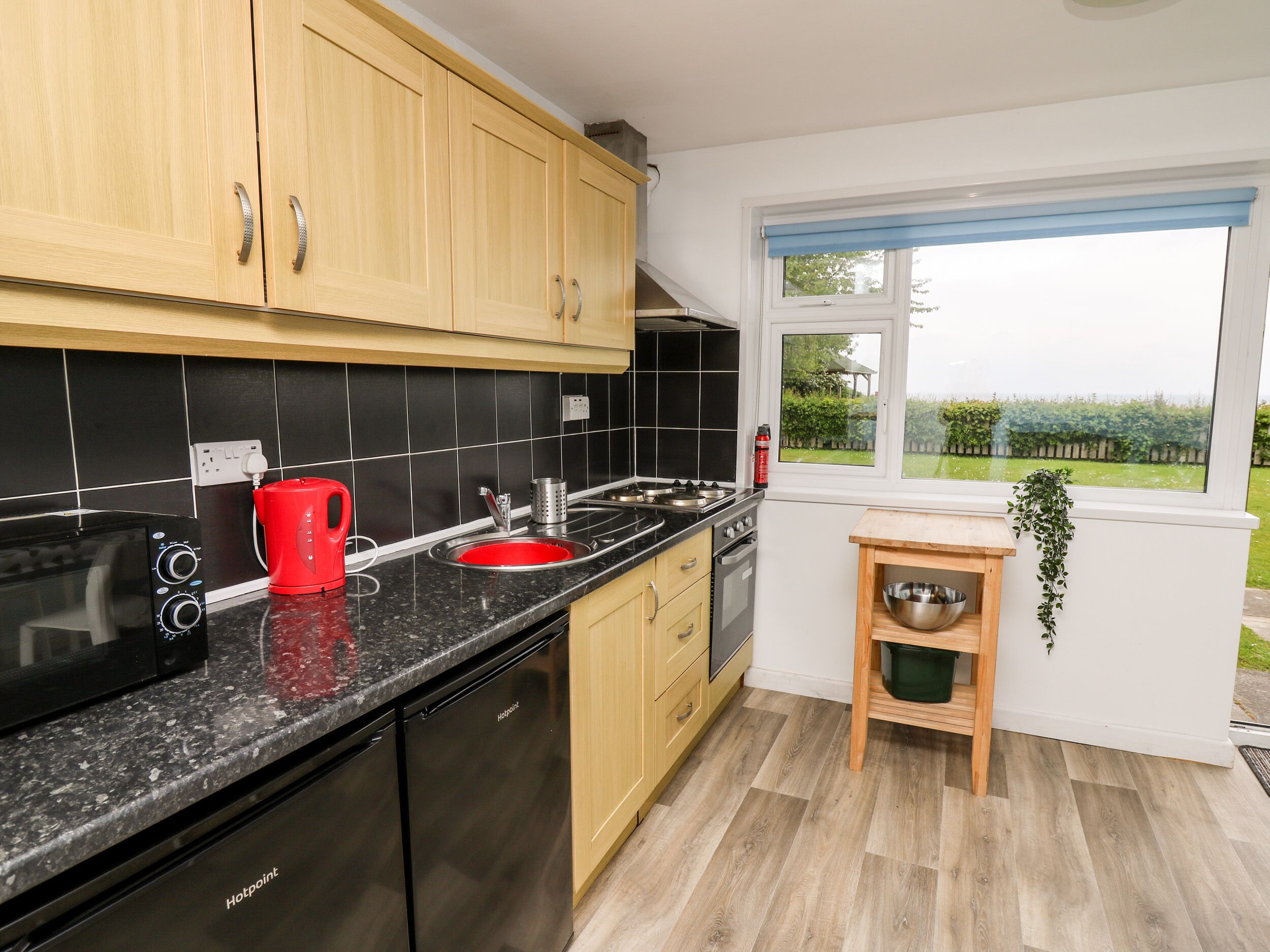 Cottage | Private kitchen | Fridge, microwave, electric kettle, toaster