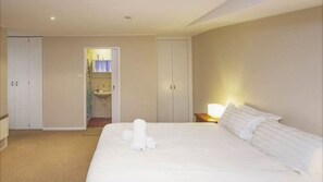 3 bedrooms, iron/ironing board, free WiFi, bed sheets - Wendaleigh Eight is a large apartment minute walk to central Jindabyne shops  (Jindabyne)