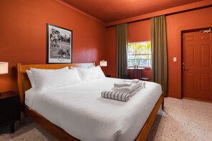 1 bedroom, desk, iron/ironing board, WiFi