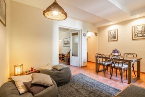 Interior - GuestHost - Comfortable 70 sqm apartment that can accommodate up to 2 people located on the first floor of a building without a lift. The accommodation is located in the Santa Croce district, known for the homonymous basilica which houses Giotto's fresco (Firenze)